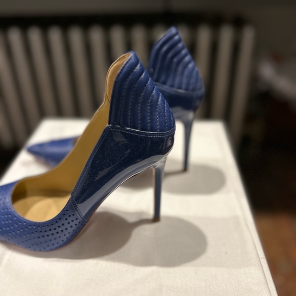 Michael Kors Women's Uma Perforated Leather Cap-Toe Pump - never worn - Picture 3 of 4